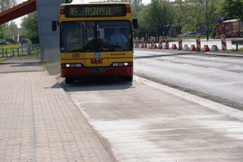 Zatoka autobusowa na Piłsudskiego już gotowa